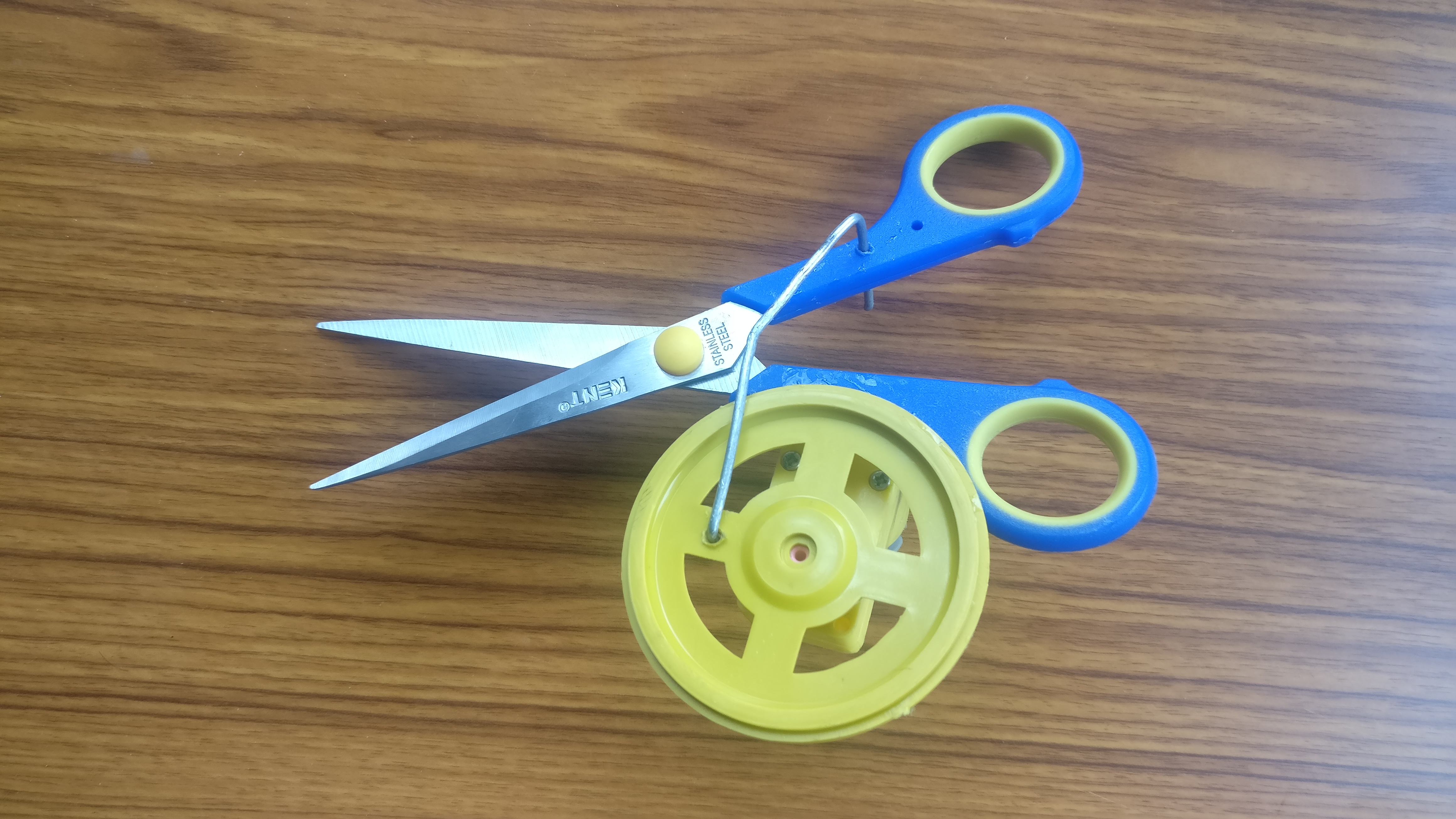 Motorized Scissors using DC BO Motor